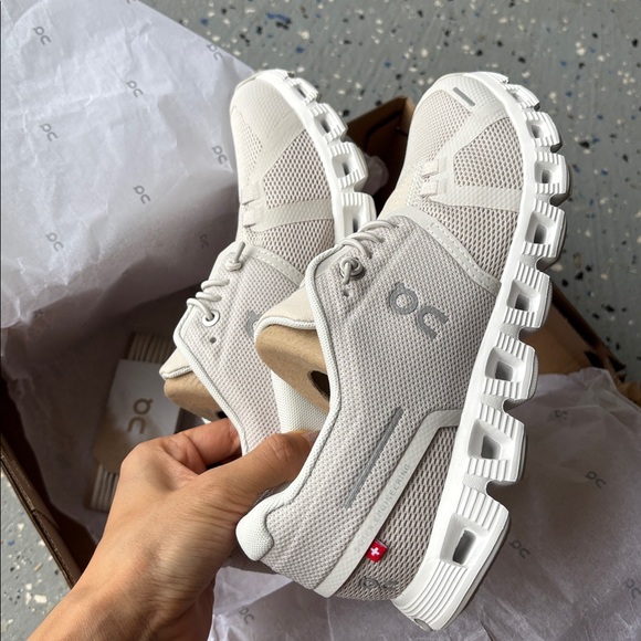 On Cloud 5 Sneakers - Picture 2 of 7